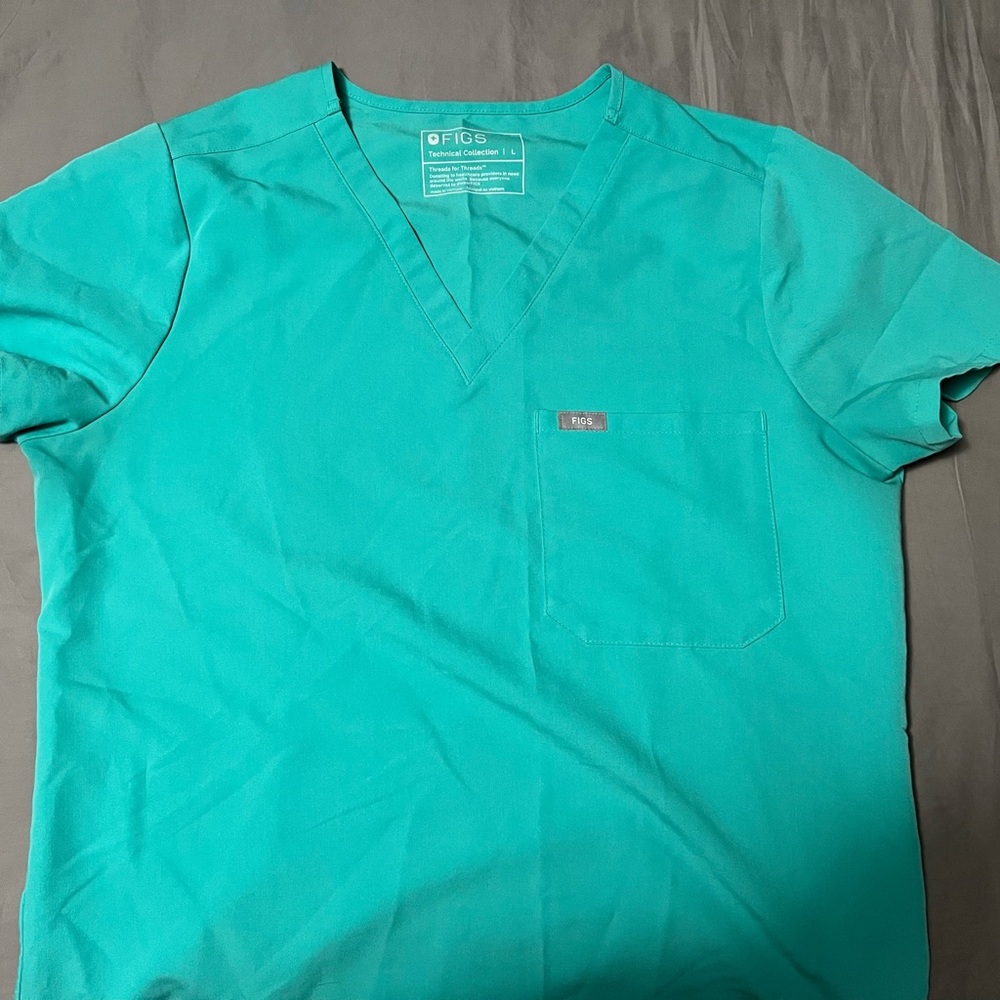 Figs scrub top